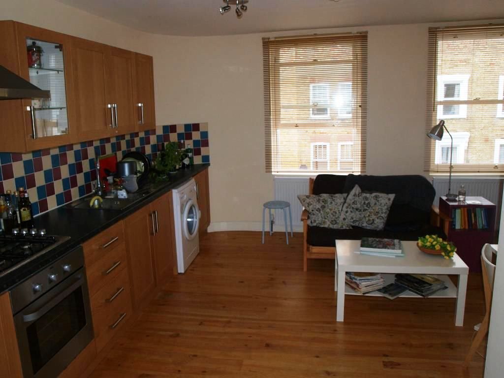 Well located 1 bedroom flat Newington Green N16.